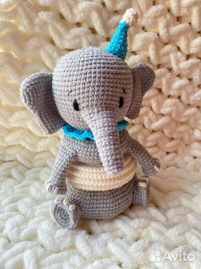 Вязаная пирамидка слоник