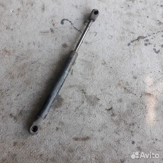 Амортизатор крышки багажника Форд Фокус 2 седан