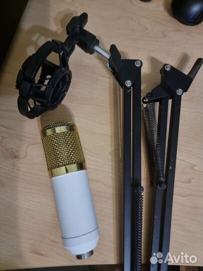 Студийный микрофон