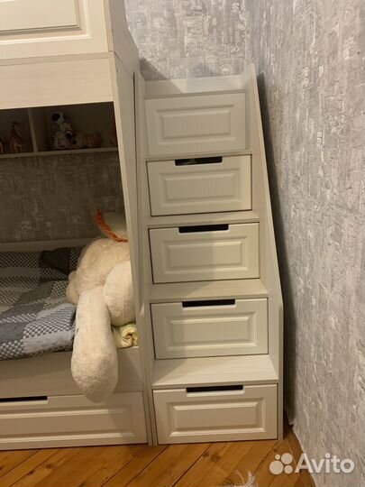 Кровать двухьярусная