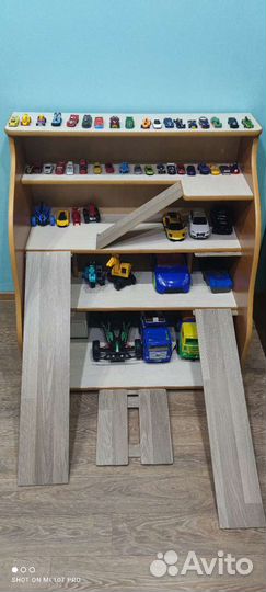 Парковка, гараж для машинок, стеллаж