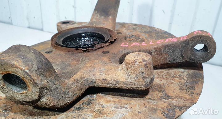 Кулак поворотный передний левый Hyundai Galloper