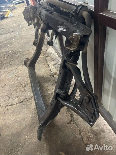 Подрамник Renault symbol