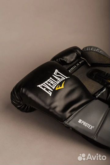Боксерские перчатки Everlast