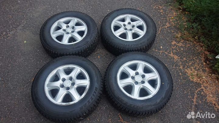 Bridgestone Blizzak Spike-02 SUV 215/70 R16 100