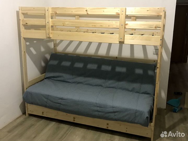 Двухъярусная кровать массив с диваном