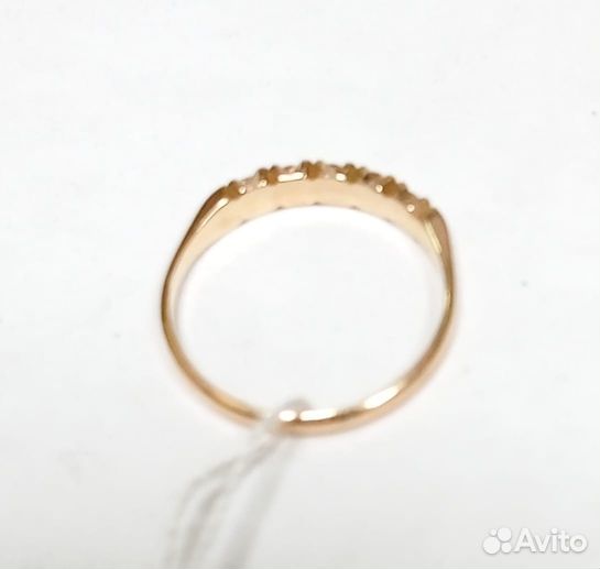 Кольцо с природным камнем Золото