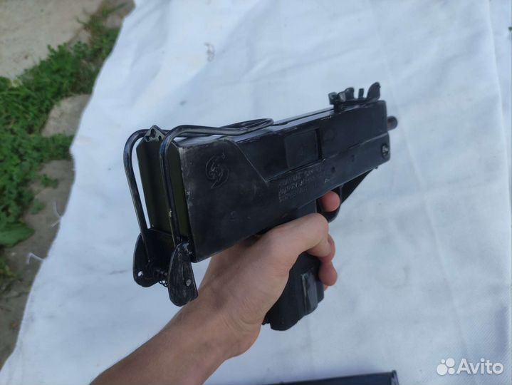 Пистолет пулемет из дерева. Макет Мак-10