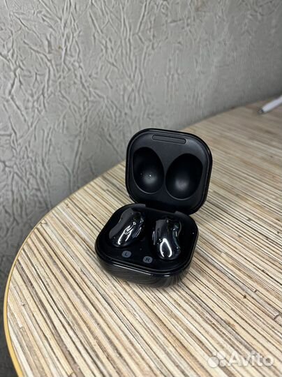 Беспроводные наушники samsung buds live