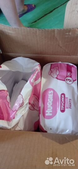 Продам памперсы хагис для девочек цена за обе
