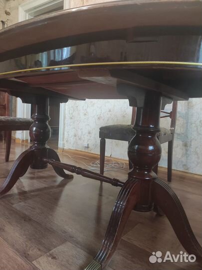Шикарный стол из массива красного дерева/махагона
