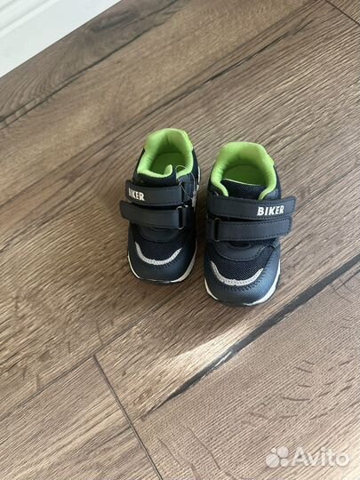 Кроссовки на малыша 20 размер новые
