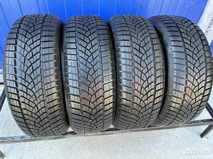 Goodyear UltraGrip Performance 215/60 R16