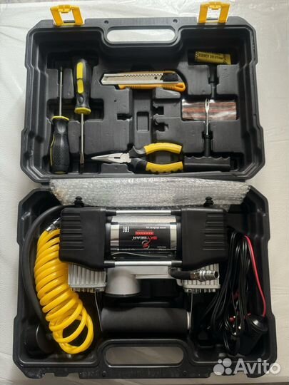 Мощный авто компрессор с набором инструментов