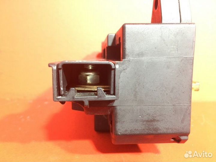 Блок предохранителей в салон Bmw 7 E65 N62B36A