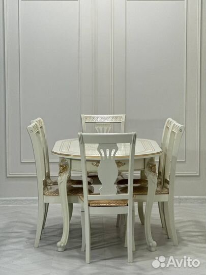 Стол и стулья в гостиную. В наличии