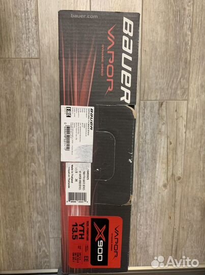 Коньки зоккейные bauer x900