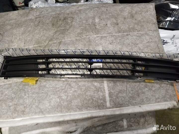 Решетка в бампер нижняя hyundai elantra