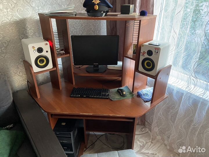 Компьютерный стол