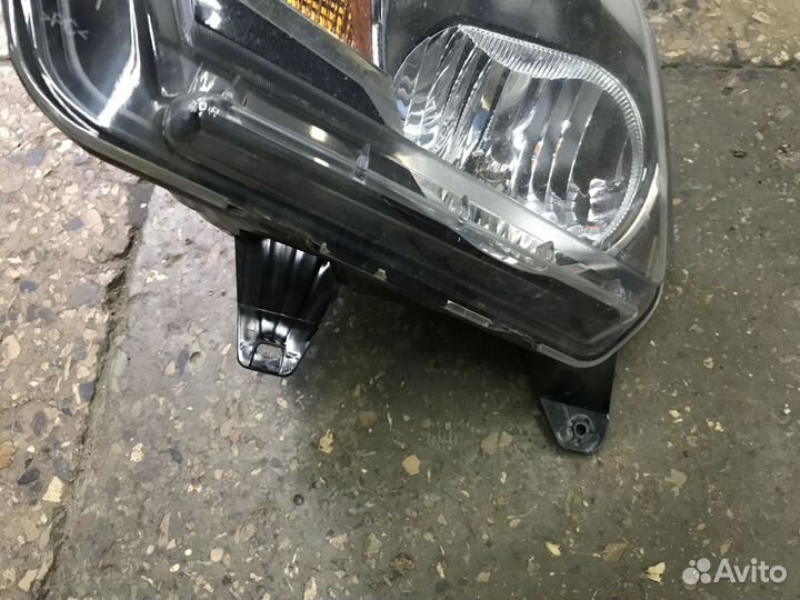 Фара левая Ford Mustang V 09-12