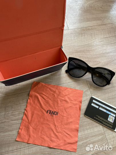 Солнцезащитные очки Fendi