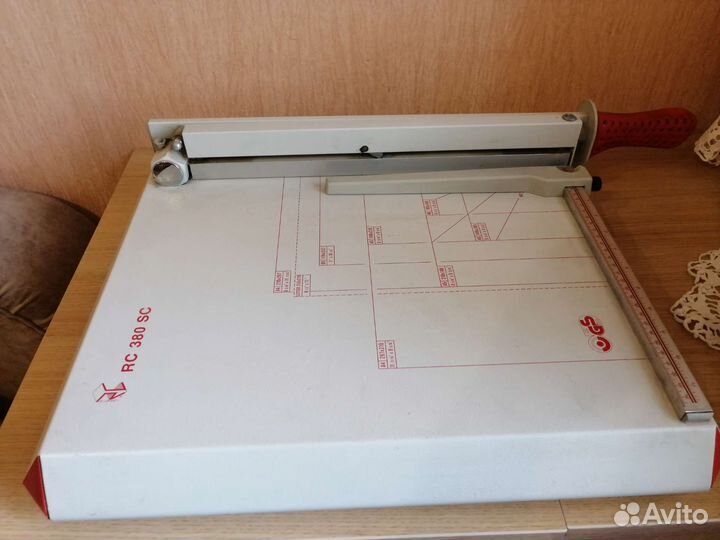 Резак для бумаги сабельный