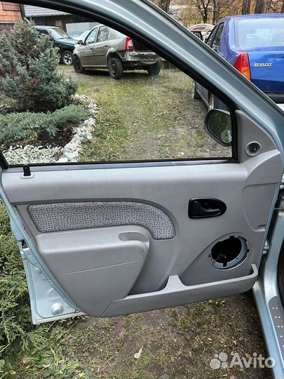 Обшивки дверей для Рено Логан1