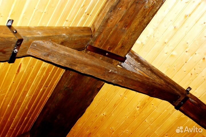 Балки потолочные, колонны - дерево под старину