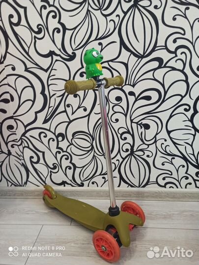 Трехколесный самокат для малышей