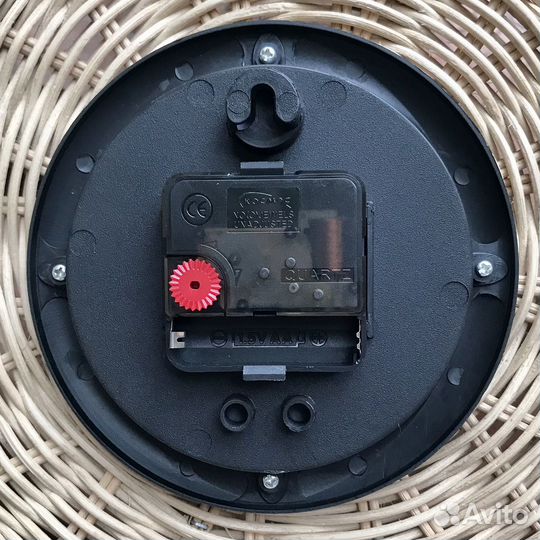 Настенные часы небольшого размера