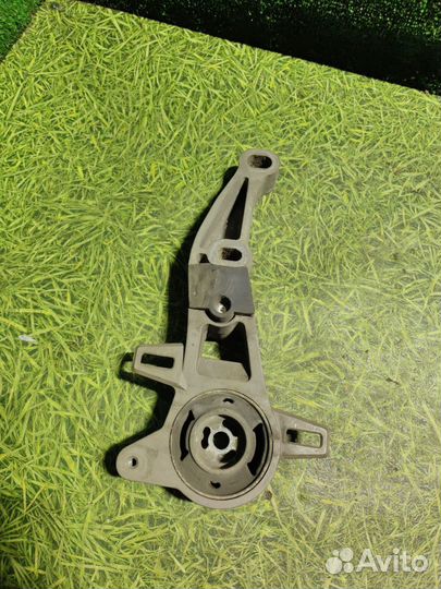 Кронштейн (крепление) радиатора правый Scania