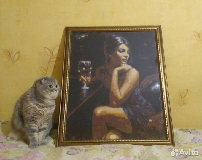 Картина вышитая крестиком. Девушка с бокалом