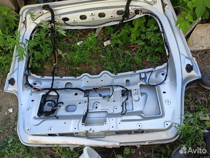 Дверь багажника Мерседес