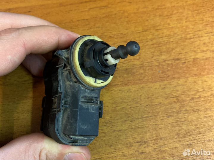 Nissan Juke 2012- Корректор фары б/у