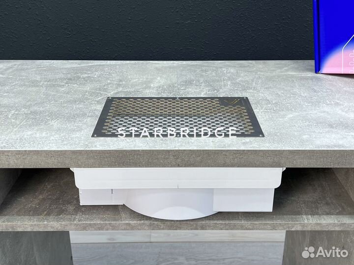 Маникюрный стол с вытяжкой