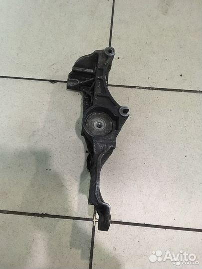 Кронштейн генератора Renault Megan 2