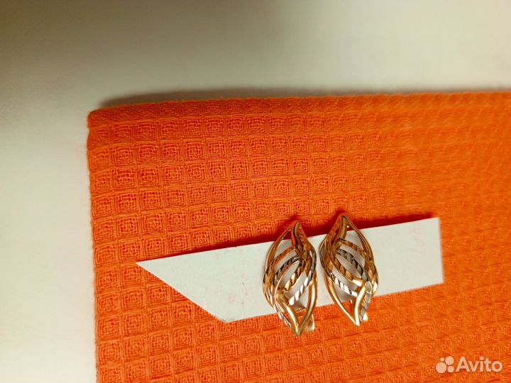 Золотые серьги 