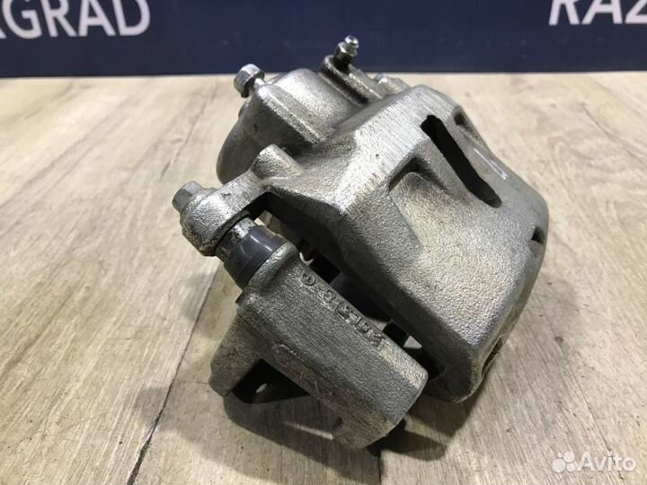 Суппорт передний левый Toyota Camry GSV50 3.5