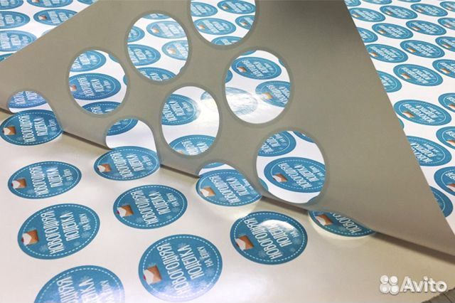 Печать наклеек с контурной резкой в Уфе