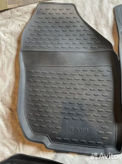 Коврика на RAV 4