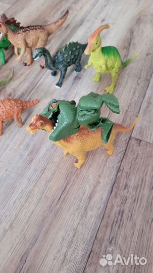Набор фигурок животных и динозавров