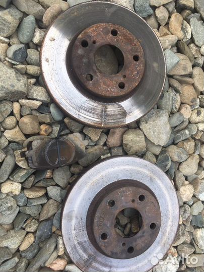 Суппорт передний тормозной диск Noah Voxy 60 2002