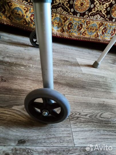 Ходунки для взрослых с колесами