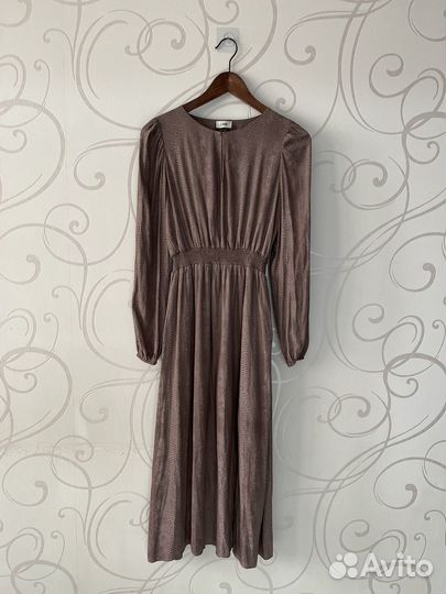 Платье длинное с вырезом Lime 40-42