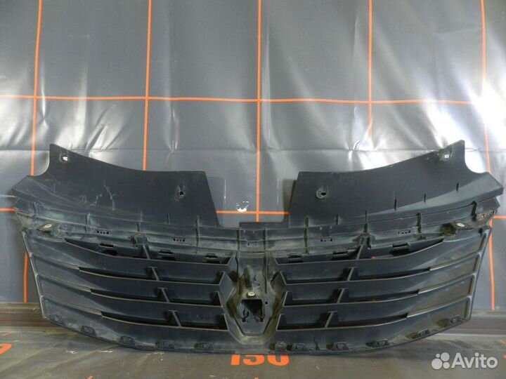 Решетка радиатора - Renault Logan 1