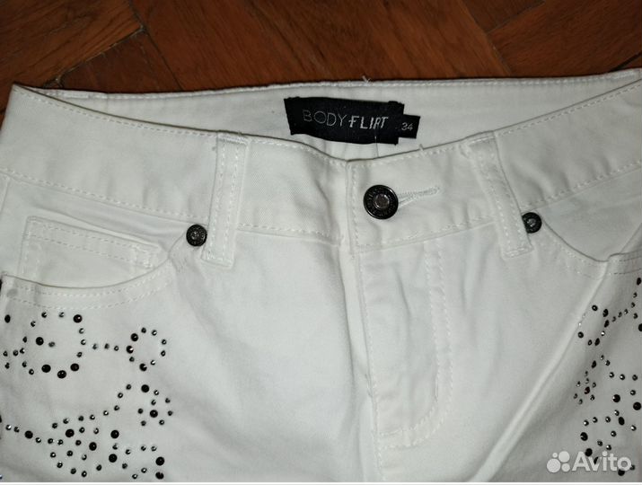Продам белые брюки р-р 34