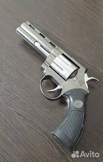 Детская игрушка пистолет