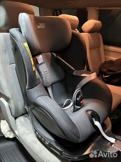 Автокресло поворотное Britax romer