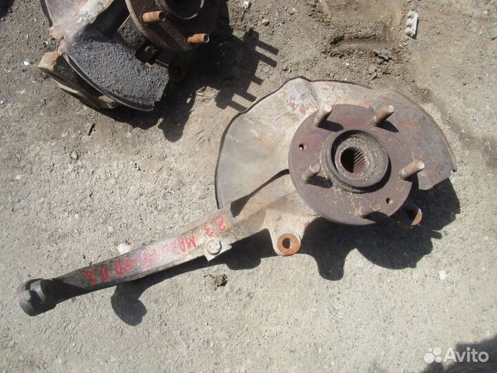 Кулак передний левый Mazda 6 GG