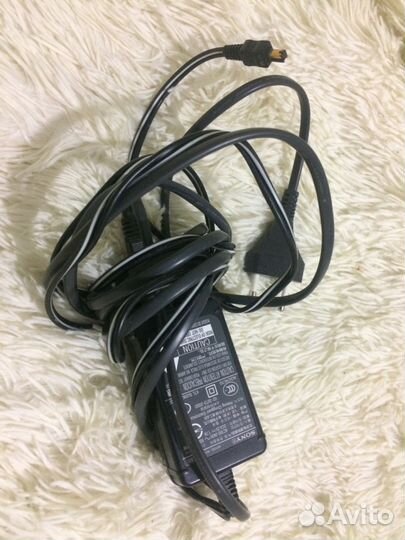 Продаю зарядку оригинальную для Sony